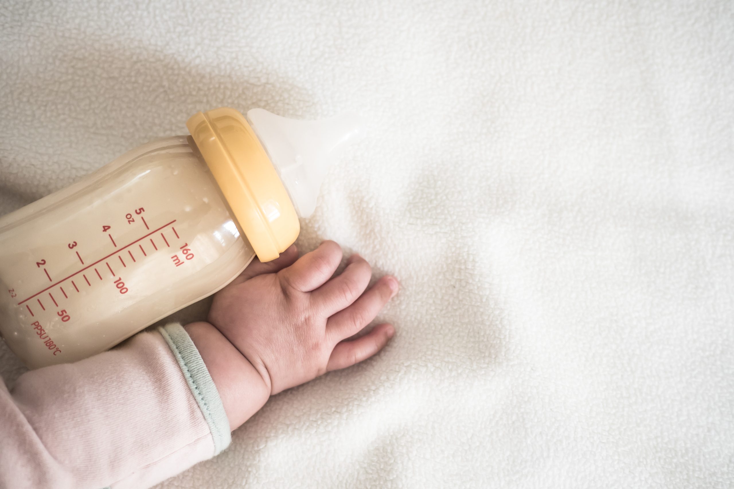 Muttermilch: Hormonspiegel schwankt über den Tag